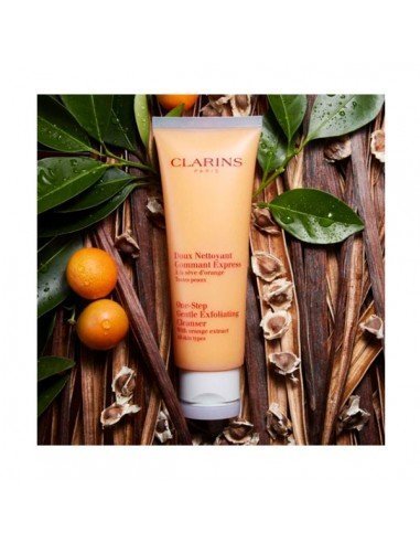 Clarins Express Gentle Exfoliating Cleanser para todos os tipos de pele.