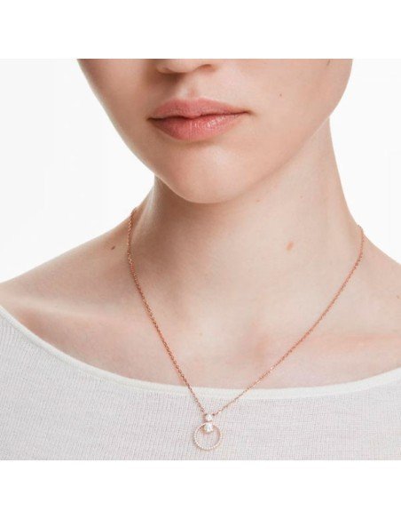 Colgante Constella Swarovski - Talla Redonda en Baño Oro Rosa | Samparfums