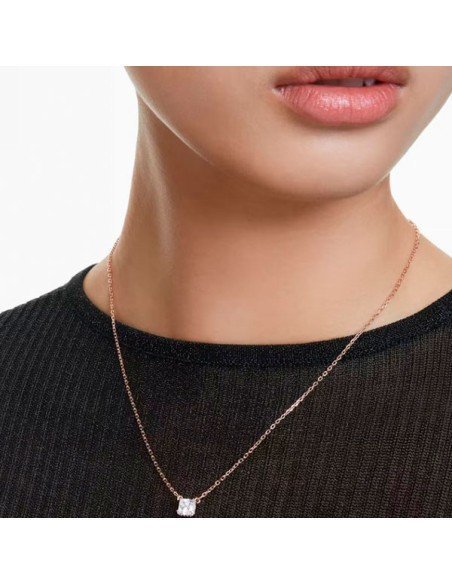 Pendentif Stilla Swarovski - Taille carrée en plaqué or rose - Cadeau élégant chez Samparfums.fr