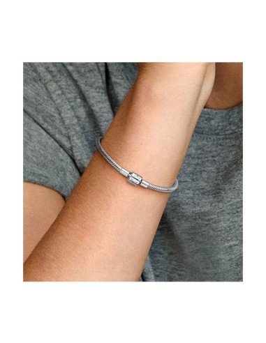 Pulsera Pandora Moments con cierre de barril - Elegancia única y personalizada