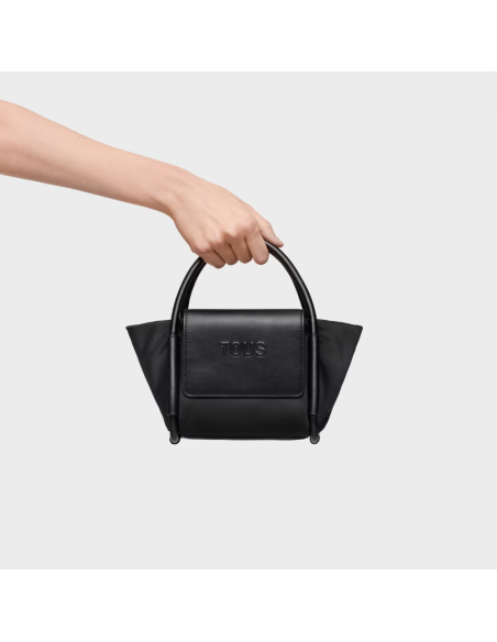 Tous Silhouette Soft navicella piccola nera: eleganza e funzionalità per ogni occasione