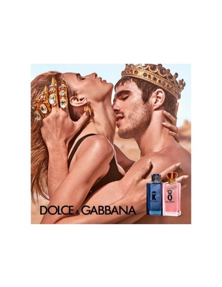 Q by Dolce&Gabbana perfume: paixão e audácia em cada gota energizante e sedutora.
