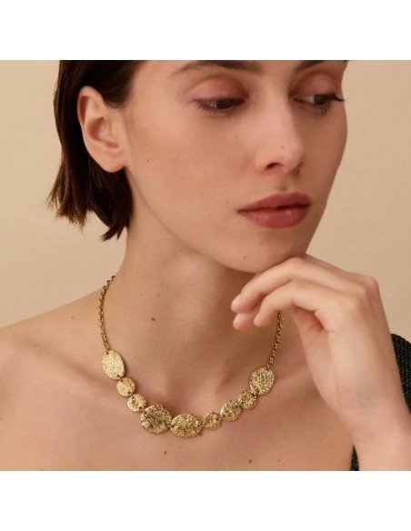 Pendentif Astree plaqué or d'Agatha : design unique et moderne avec gravure solaire élégante