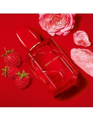 Giorgio Armani Sì Passione Red Musk Perfume: fruity and floral explosion for bold women