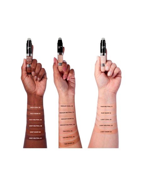 IT Bye Bye Dark Spots Concealer: mittlere Deckkraft, feuchtigkeitsspendende Wirkung und Gesichtspflege.