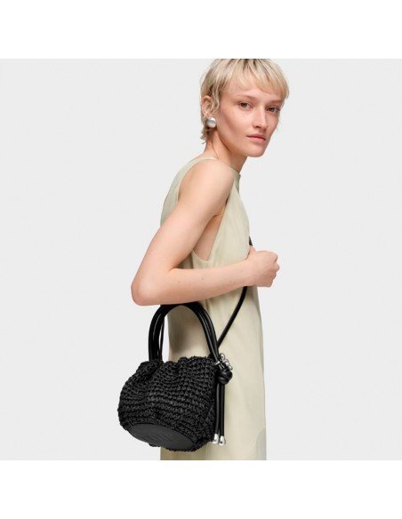 Bombonera negra de rafia Tous Daisy: estilo sostenible y versatilidad elegante