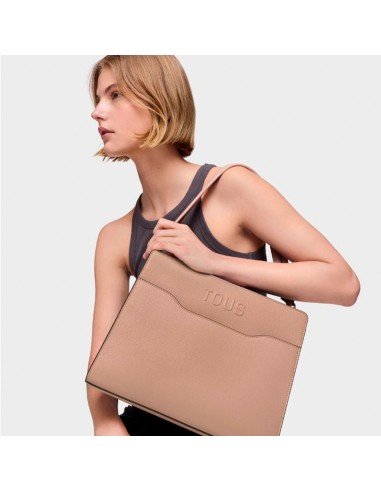 Tous Audree Saffiano bag : élégance et fonctionnalité dans une couleur taupe sophistiquée