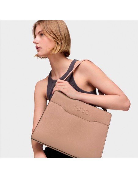 Tous Audree Saffiano bag : élégance et fonctionnalité dans une couleur taupe sophistiquée