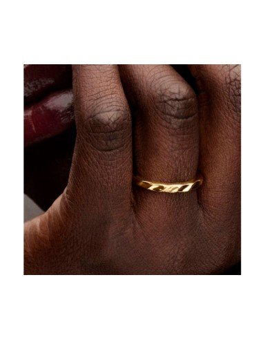 Anillo Pandora Shine Banda Ondulada: elegancia audaz y diseño exclusivo en oro
