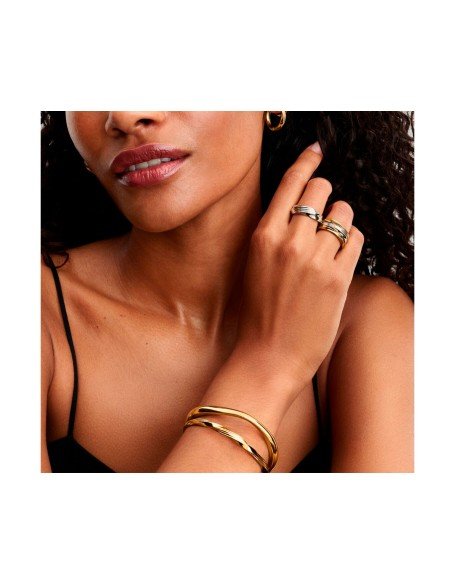 Pulsera Pandora Shine Abierta: Elegancia entrelazada en oro, personalizable y versátil
