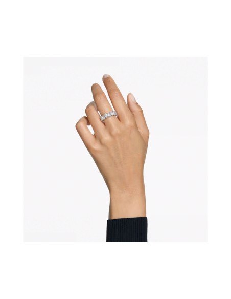 Vittore Swarovski ring: Elegance and brilliance in pear-cut, white and rhodium plated