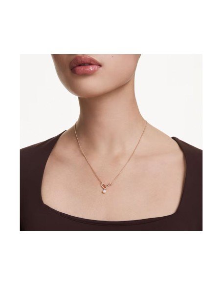 Colgante Swarovski Constella perla blanca, oro rosa: elegancia y versatilidad únicas.