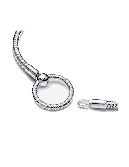 Bracciale Pandora Moments: eleganza in oro 14 carati, personalizzabile con un massimo di 10 charms