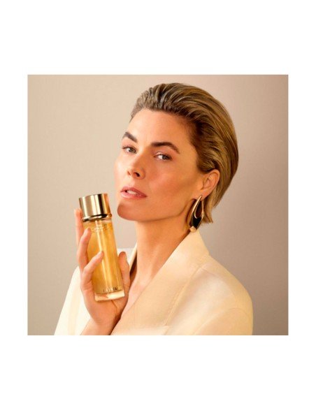 Revitalisez votre peau avec La Prairie Gold Revitalising Essence - un luxe anti-âge efficace