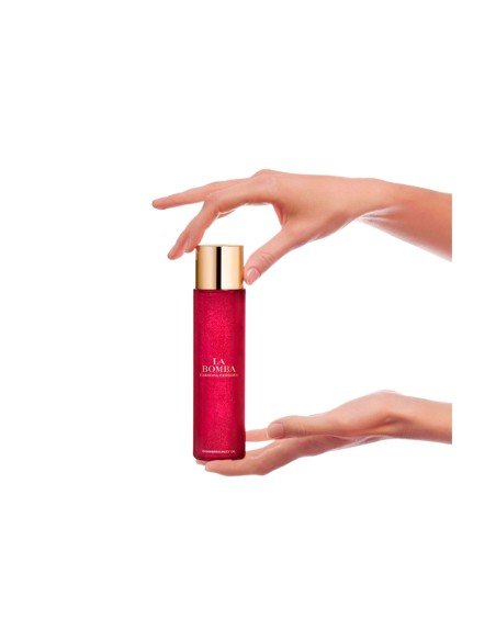 A bomba de óleo corporal cintilante de Carolina Herrera: brilho e hidratação com glamour instantâneo