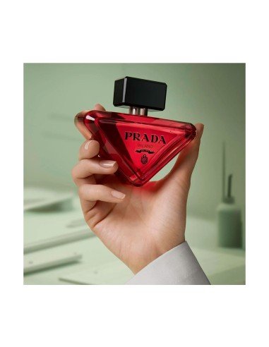 Prada Paradoxe Radical Essence Perfume: fragrância floral ambarina com um toque gourmand
