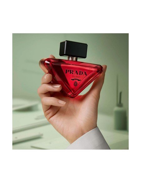 Prada Paradoxe Radical Essence Perfume: fragrância floral ambarina com um toque gourmand