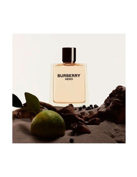 Burberry Hero Eau de Toilette: una fragranza maschile di freschezza e profondità armoniosa
