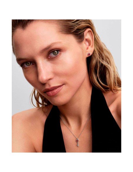 Pandora rote Herzknopf-Ohrringe: romantisches Silberdesign für einen atemberaubenden Look