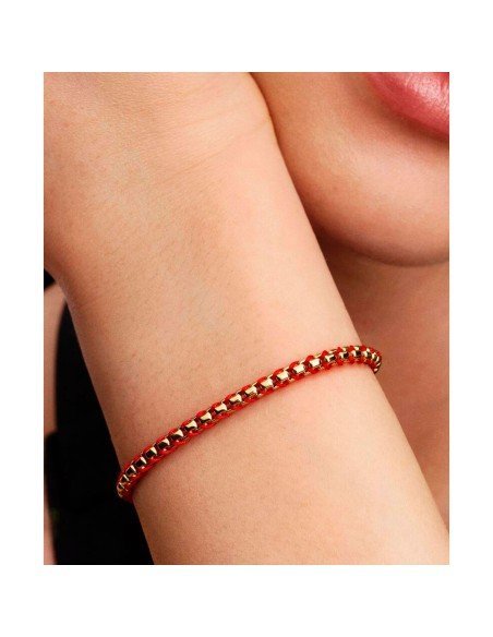 Bracciale Pandora in oro con cordino rosso: combina eleganza e audacia nel tuo stile
