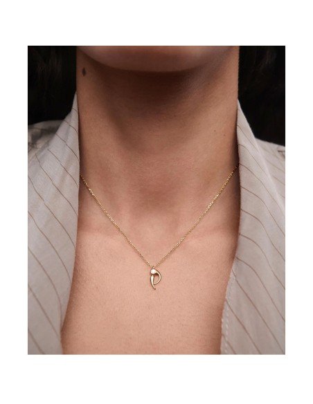 Collar inicial P de Pdpaola, elegancia y sostenibilidad en plata bañada en oro