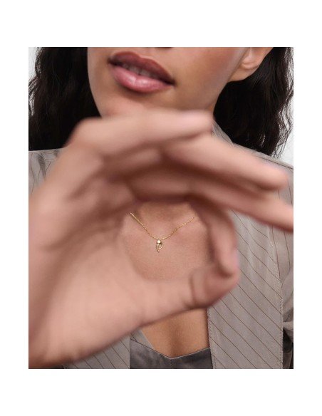 Collar inicial P de Pdpaola, elegancia y sostenibilidad en plata bañada en oro