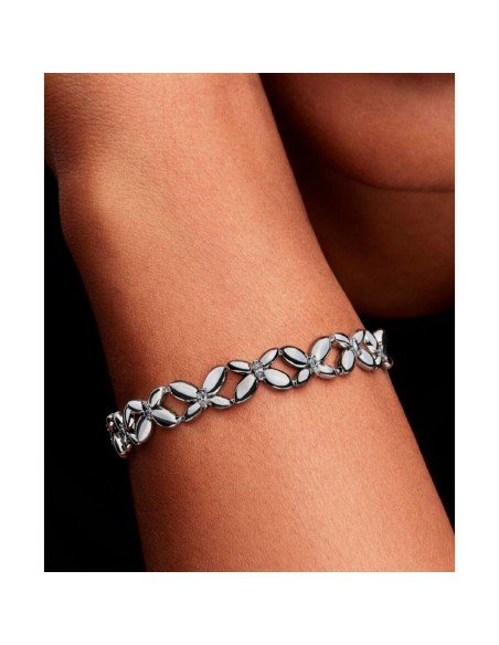 Bracciale Pandora in argento con maglie a farfalla: eleganza e stile versatile per ogni occasione