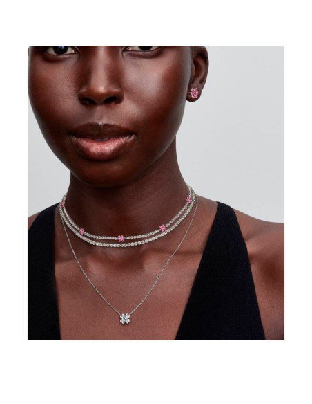 Collar en plata de ley con flor de rosa Pandora: elegancia y simbolismo en cada detalle