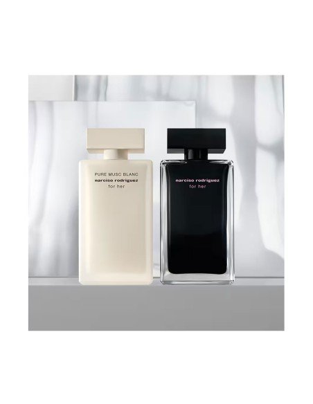 Fragrância chypre floral branca: Musc Blanc puro. Brilho e sensualidade em cada gota.