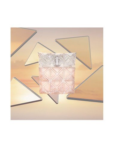 Lumière d'Issey: fragancia floral ambarina con frescura vegana y notas naturales