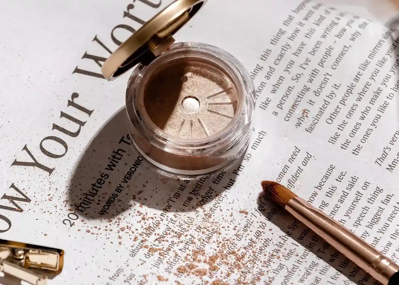 What is the difference between pressed powders and translucent make-up powders?